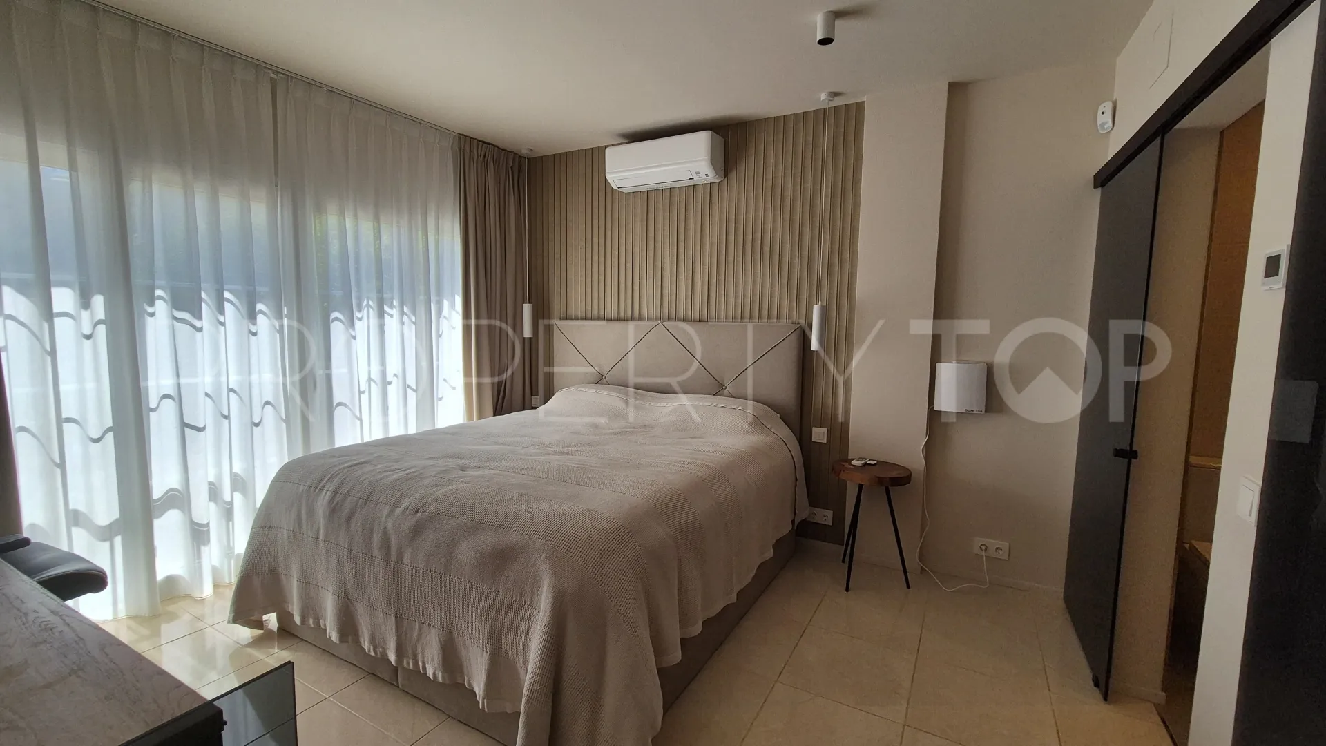 For sale 4 bedrooms house in Riviera del Sol
