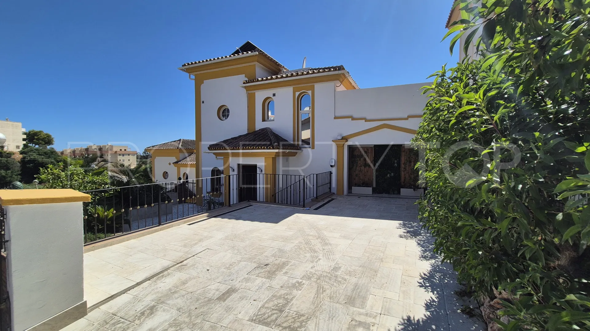 For sale 4 bedrooms house in Riviera del Sol