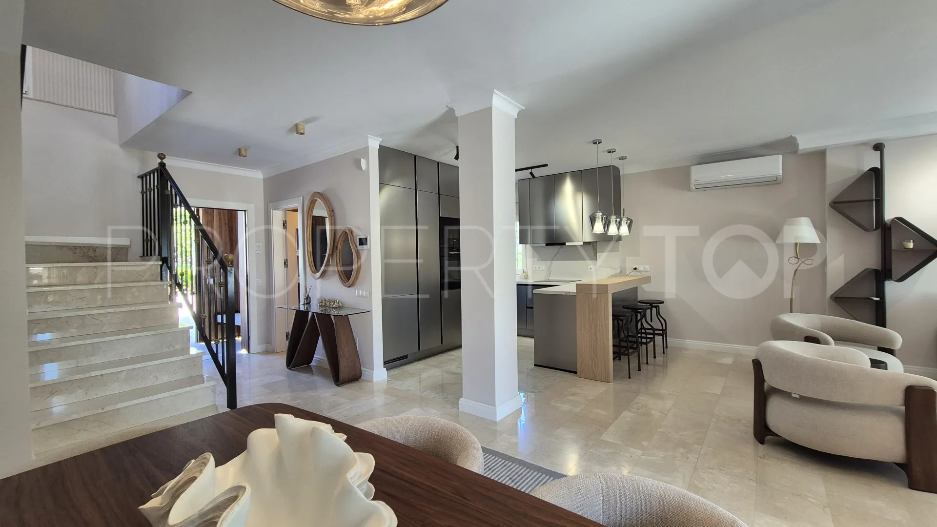 For sale 4 bedrooms house in Riviera del Sol