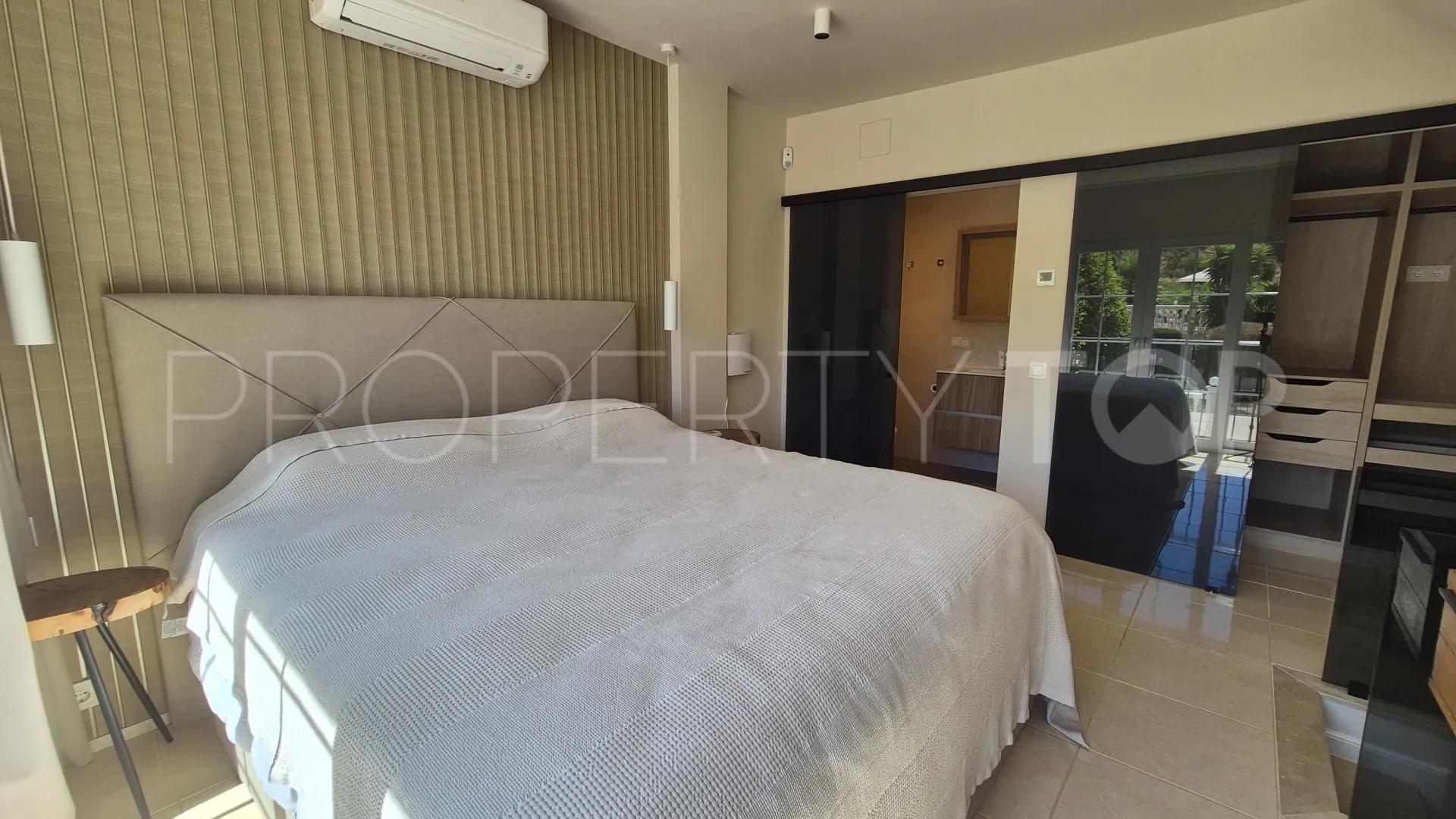 For sale 4 bedrooms house in Riviera del Sol