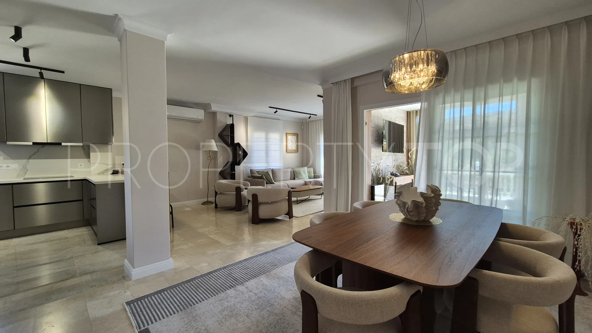 For sale 4 bedrooms house in Riviera del Sol