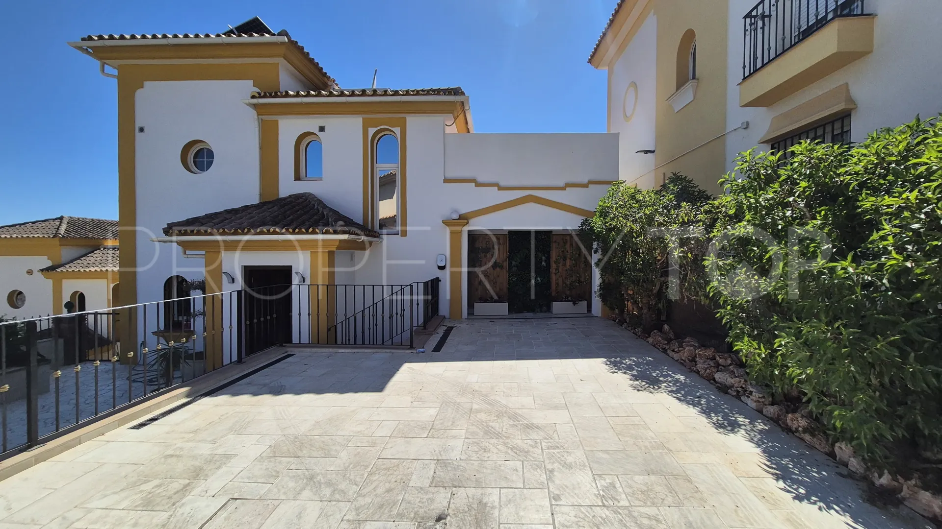 For sale 4 bedrooms house in Riviera del Sol
