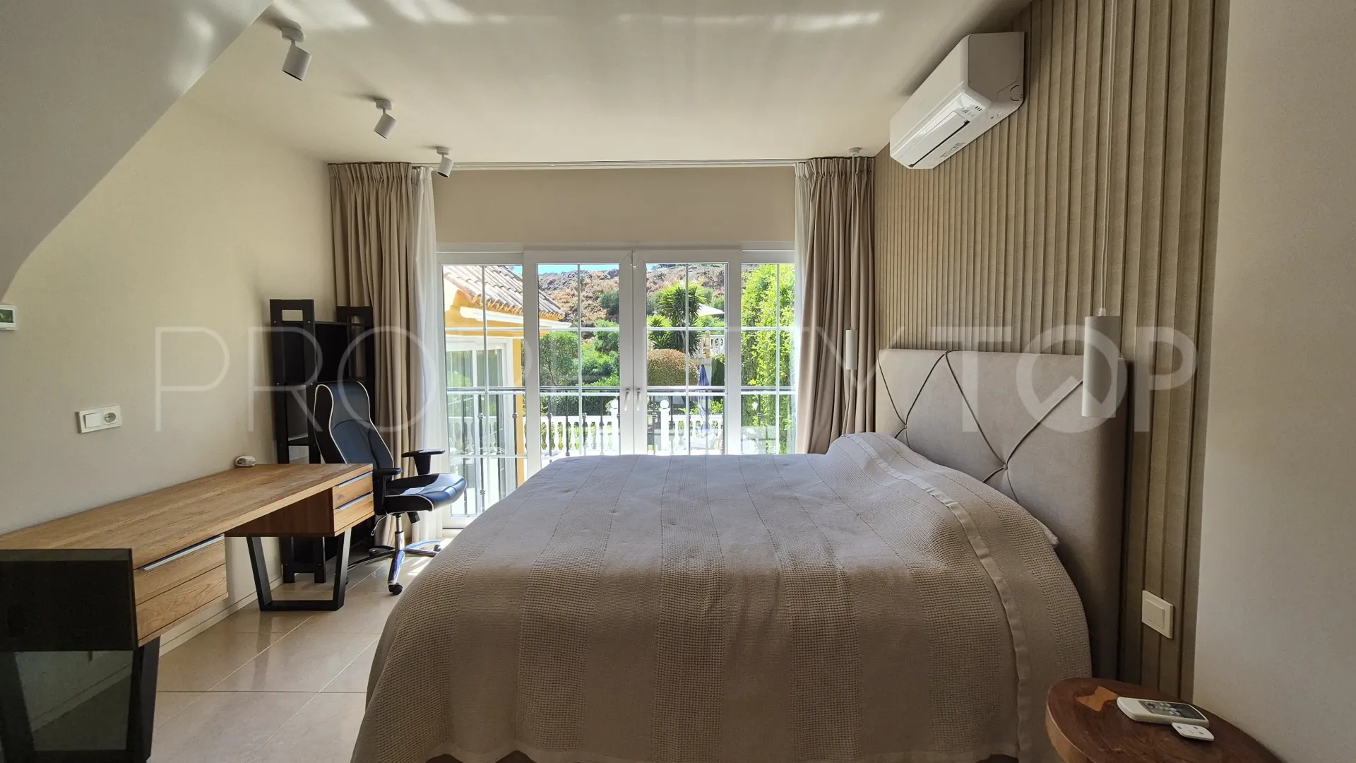 For sale 4 bedrooms house in Riviera del Sol