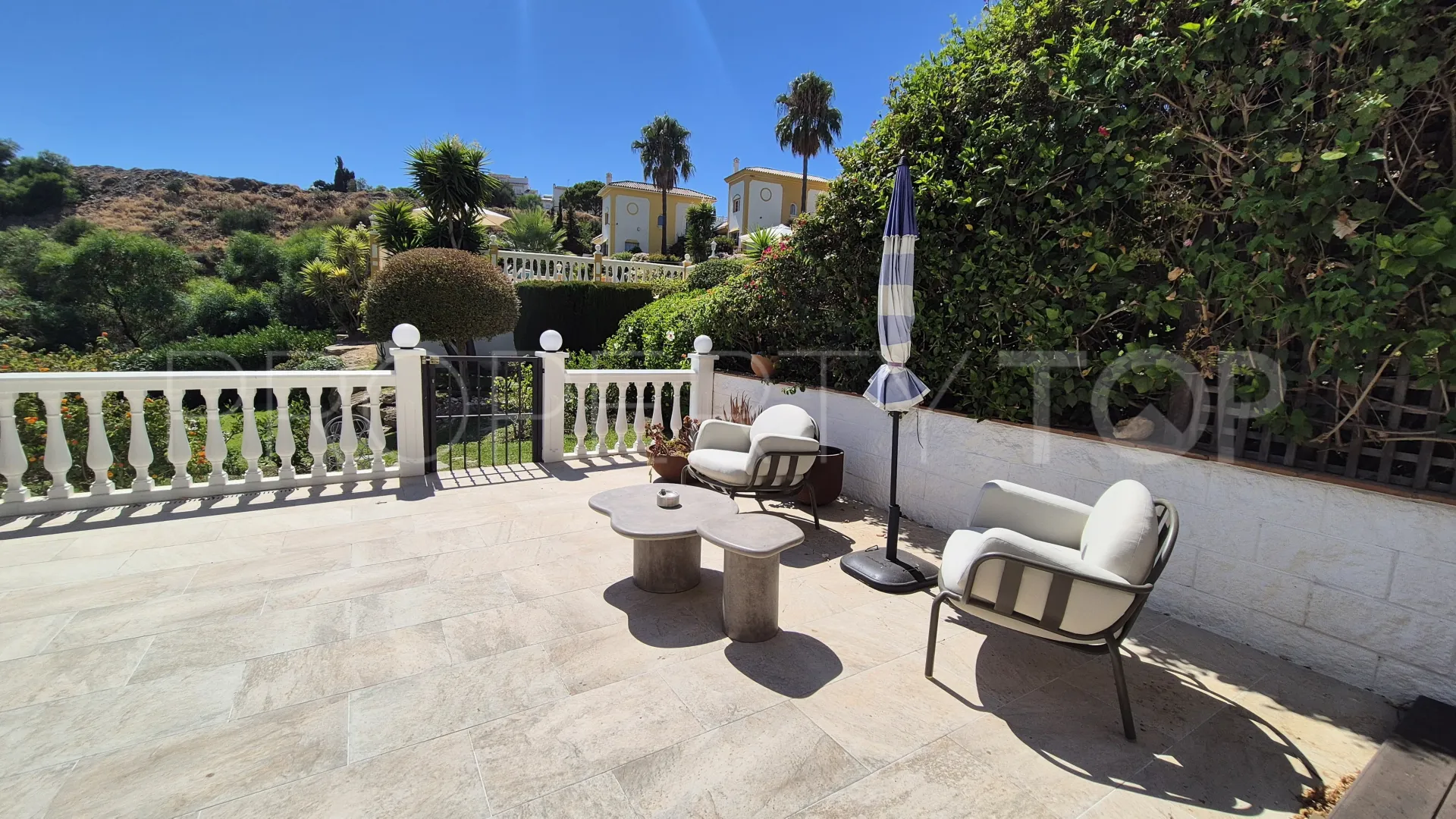 For sale 4 bedrooms house in Riviera del Sol