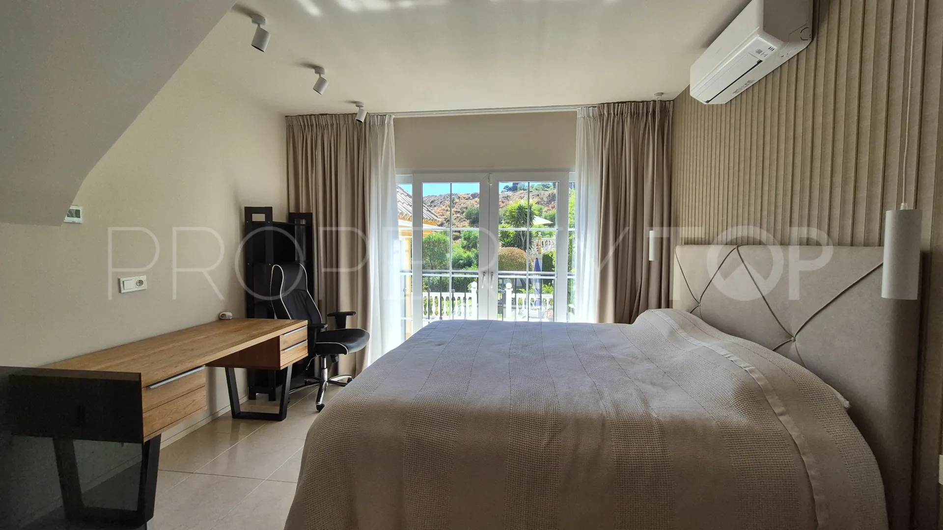 For sale 4 bedrooms house in Riviera del Sol