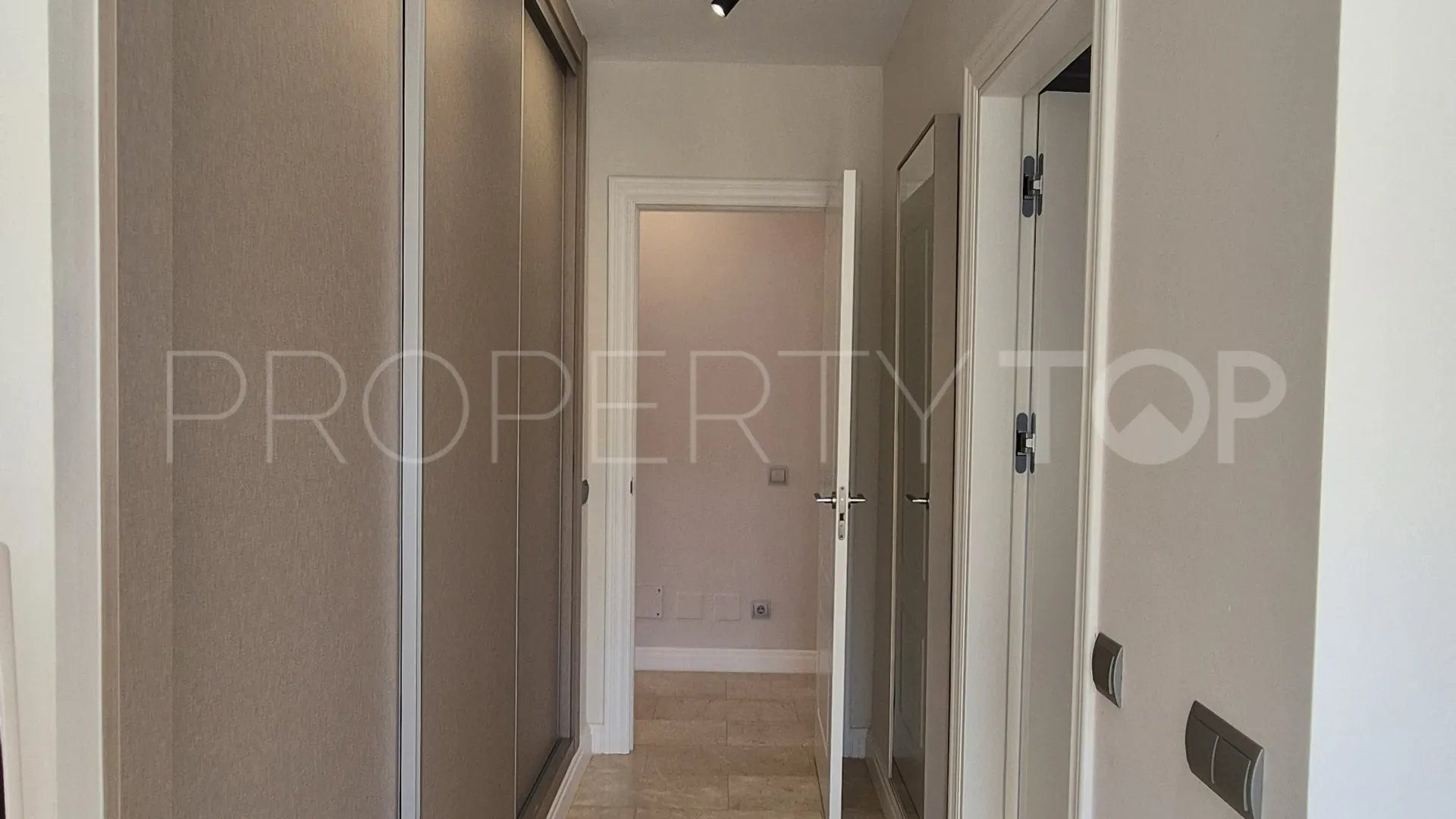 For sale 4 bedrooms house in Riviera del Sol