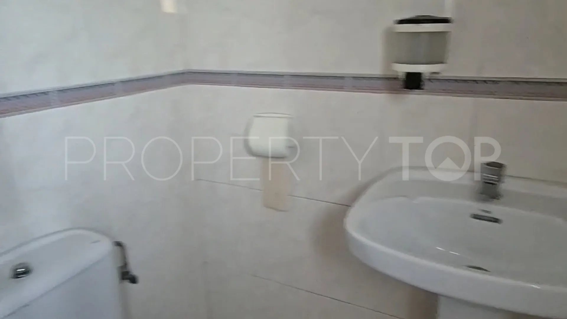 Local comercial en venta en Alozaina