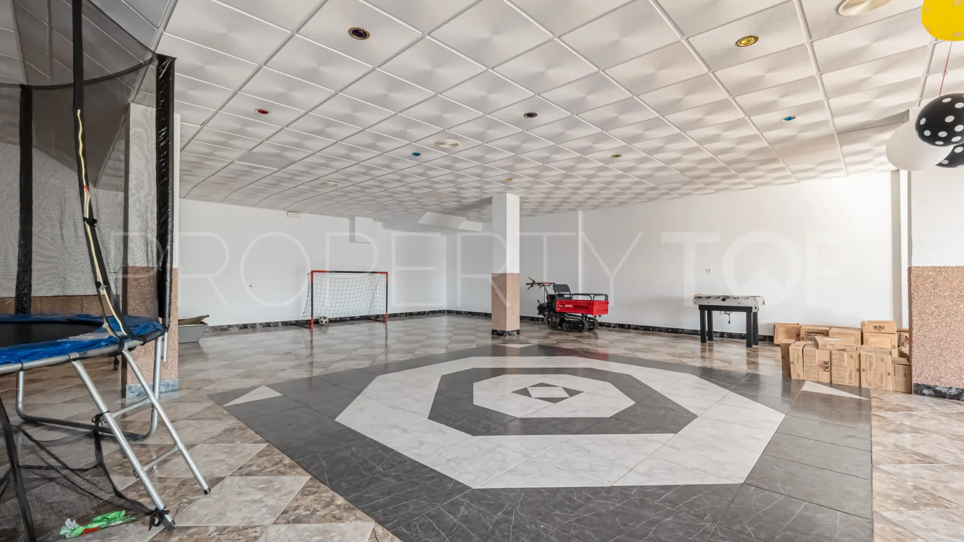Commercial premises for sale in Alozaina