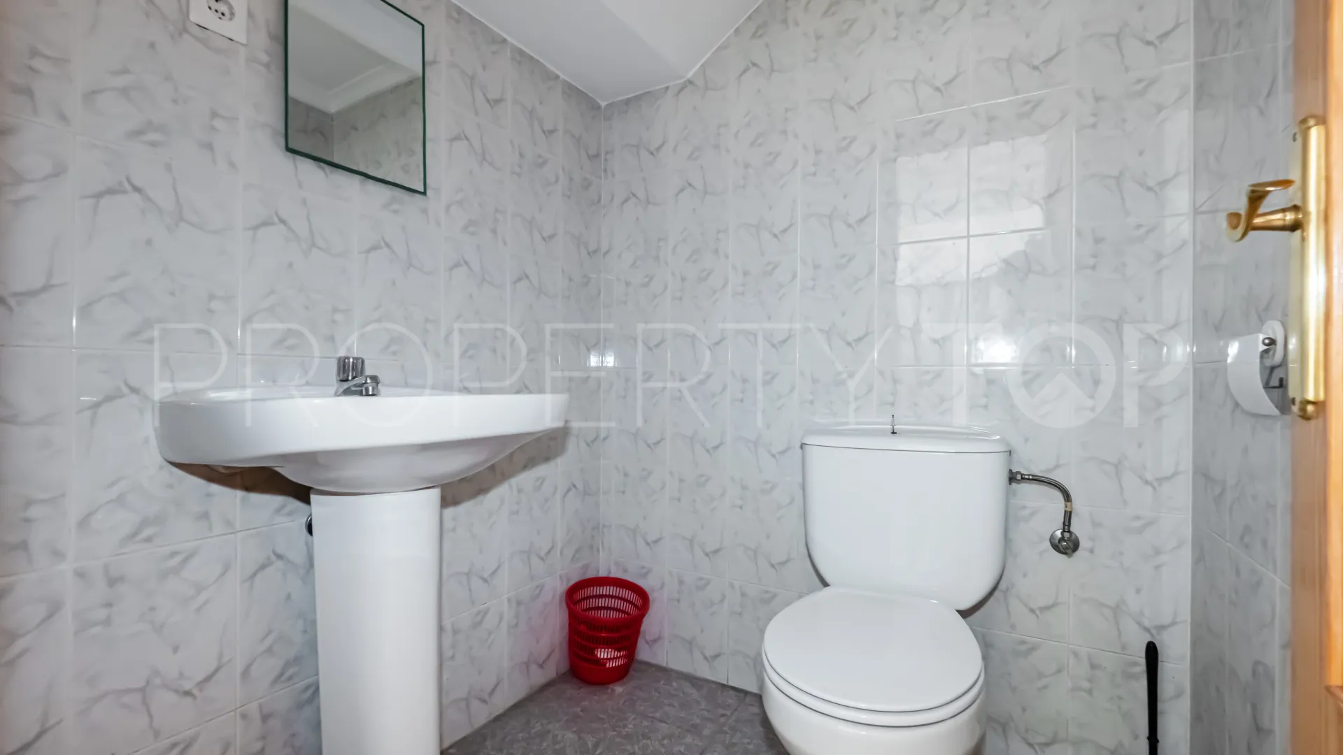 Commercial premises for sale in Alozaina
