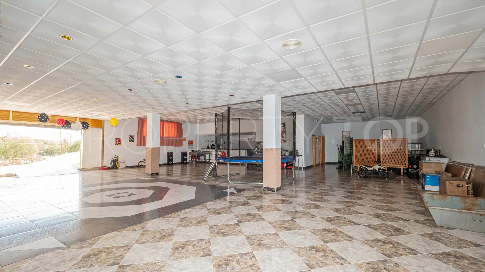 Commercial premises for sale in Alozaina