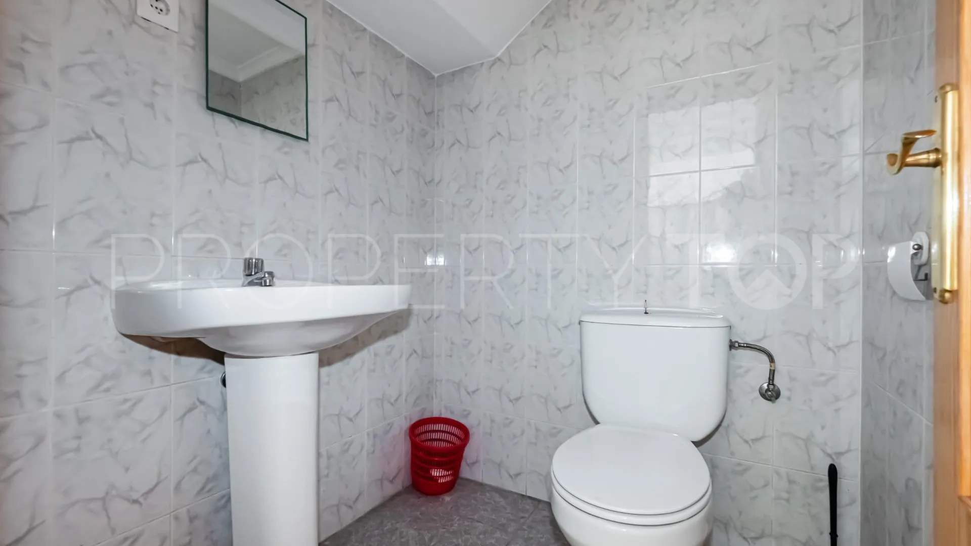 Local comercial en venta en Alozaina