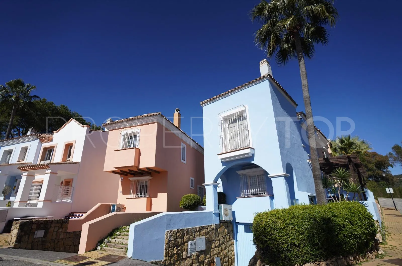 Comprar adosado en Nueva Andalucia con 2 dormitorios