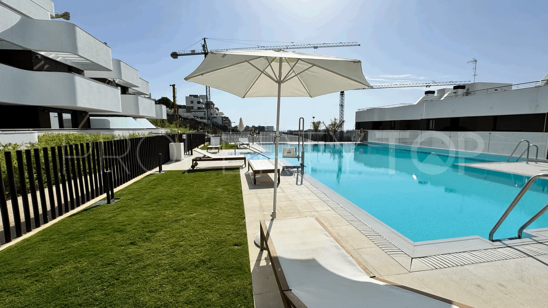 For sale Estepona Town ground floor apartment with 2 bedrooms