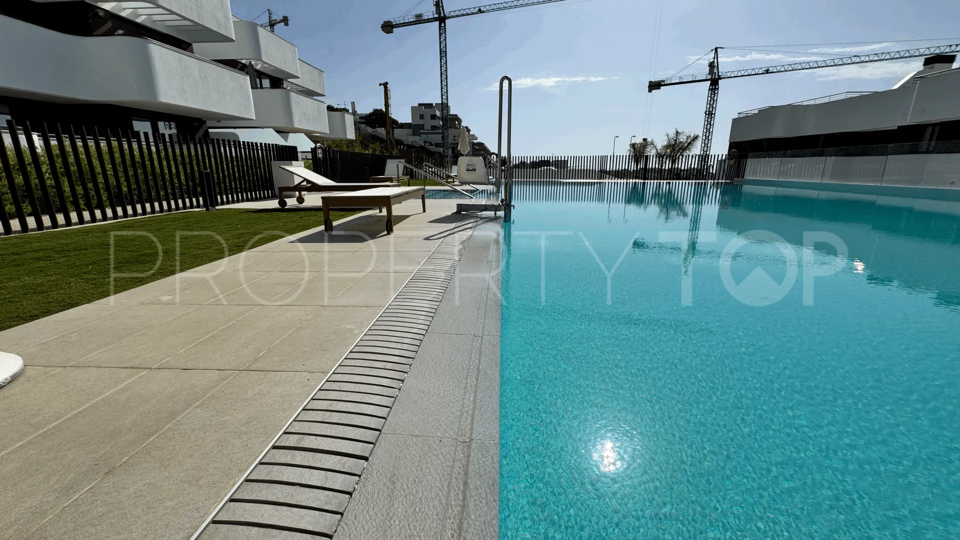 For sale Estepona Town ground floor apartment with 2 bedrooms