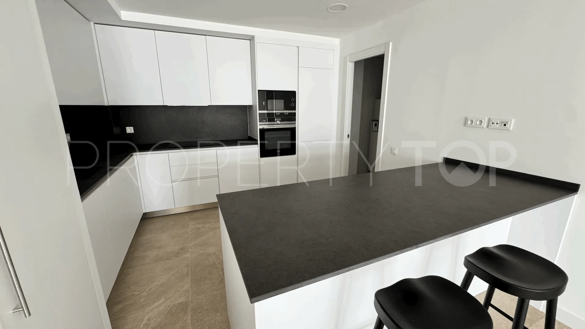 For sale Estepona Town ground floor apartment with 2 bedrooms