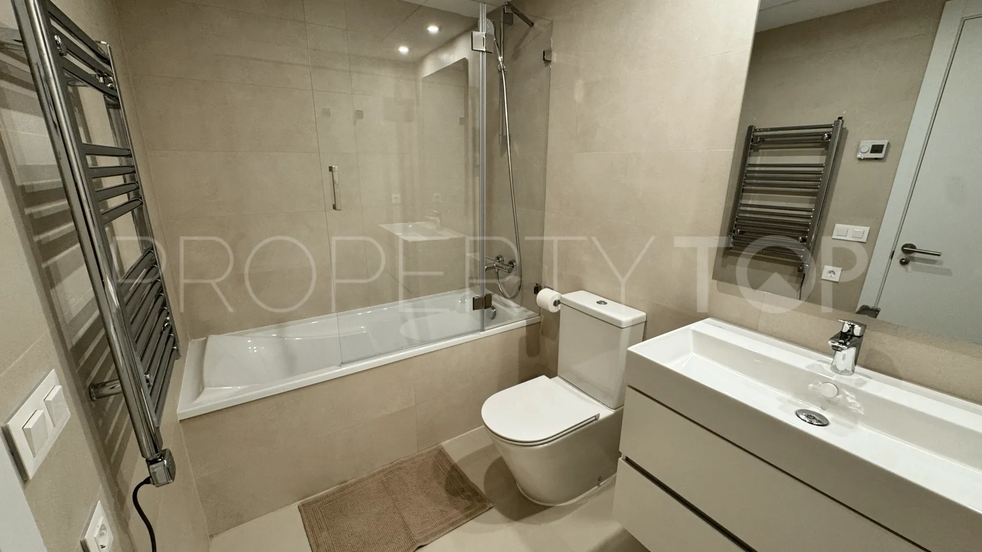 For sale Estepona Town ground floor apartment with 2 bedrooms