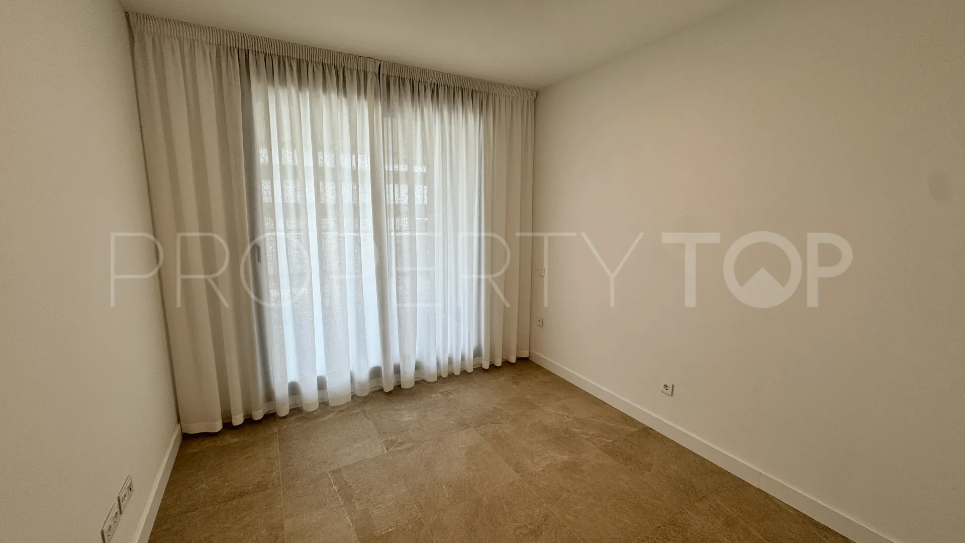 For sale Estepona Town ground floor apartment with 2 bedrooms