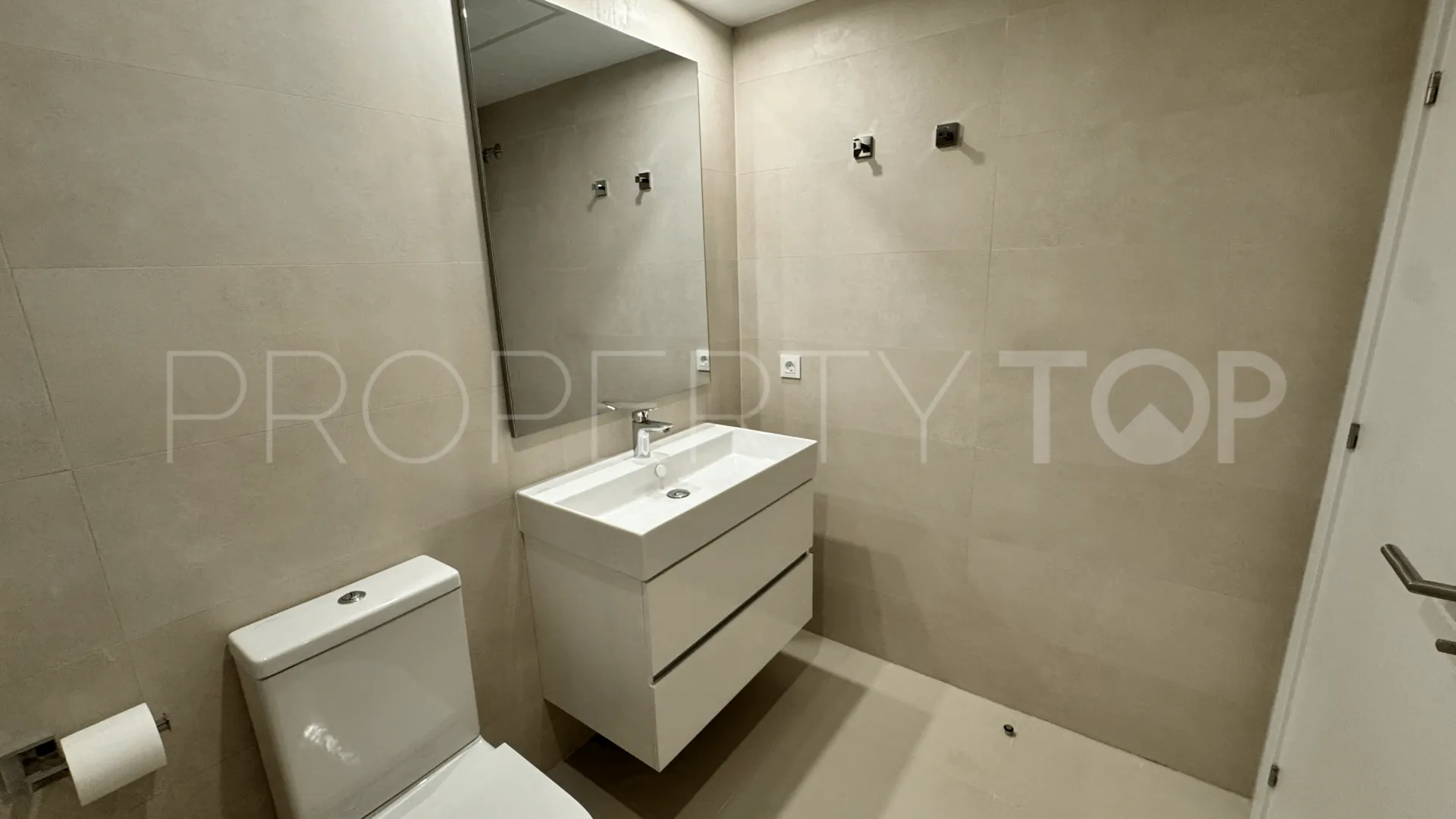 For sale Estepona Town ground floor apartment with 2 bedrooms