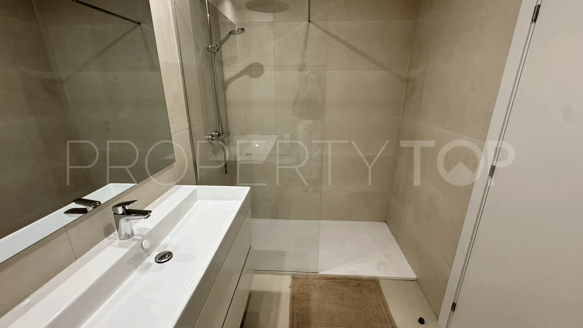 For sale Estepona Town ground floor apartment with 2 bedrooms