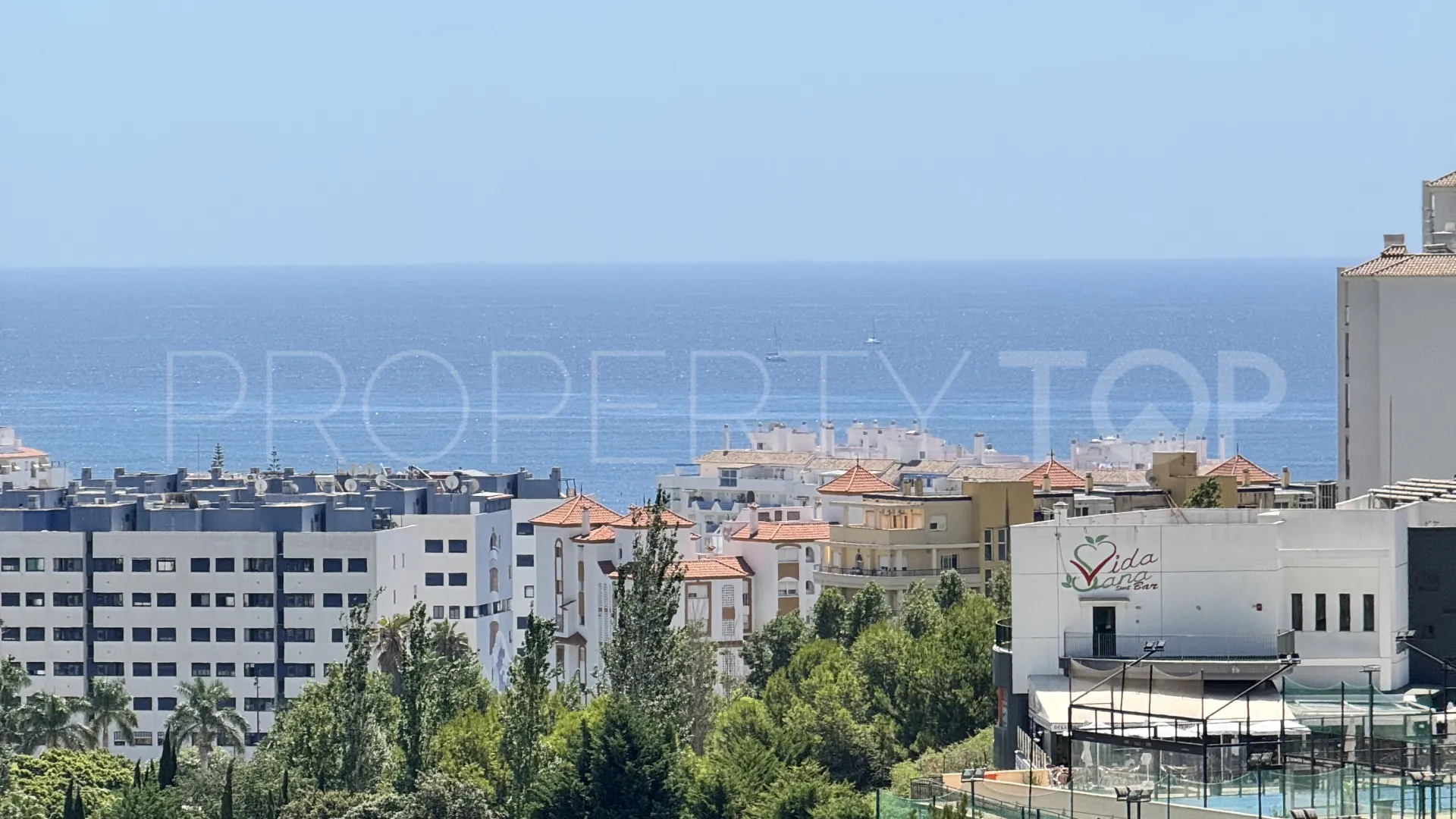 For sale Estepona Town ground floor apartment with 2 bedrooms