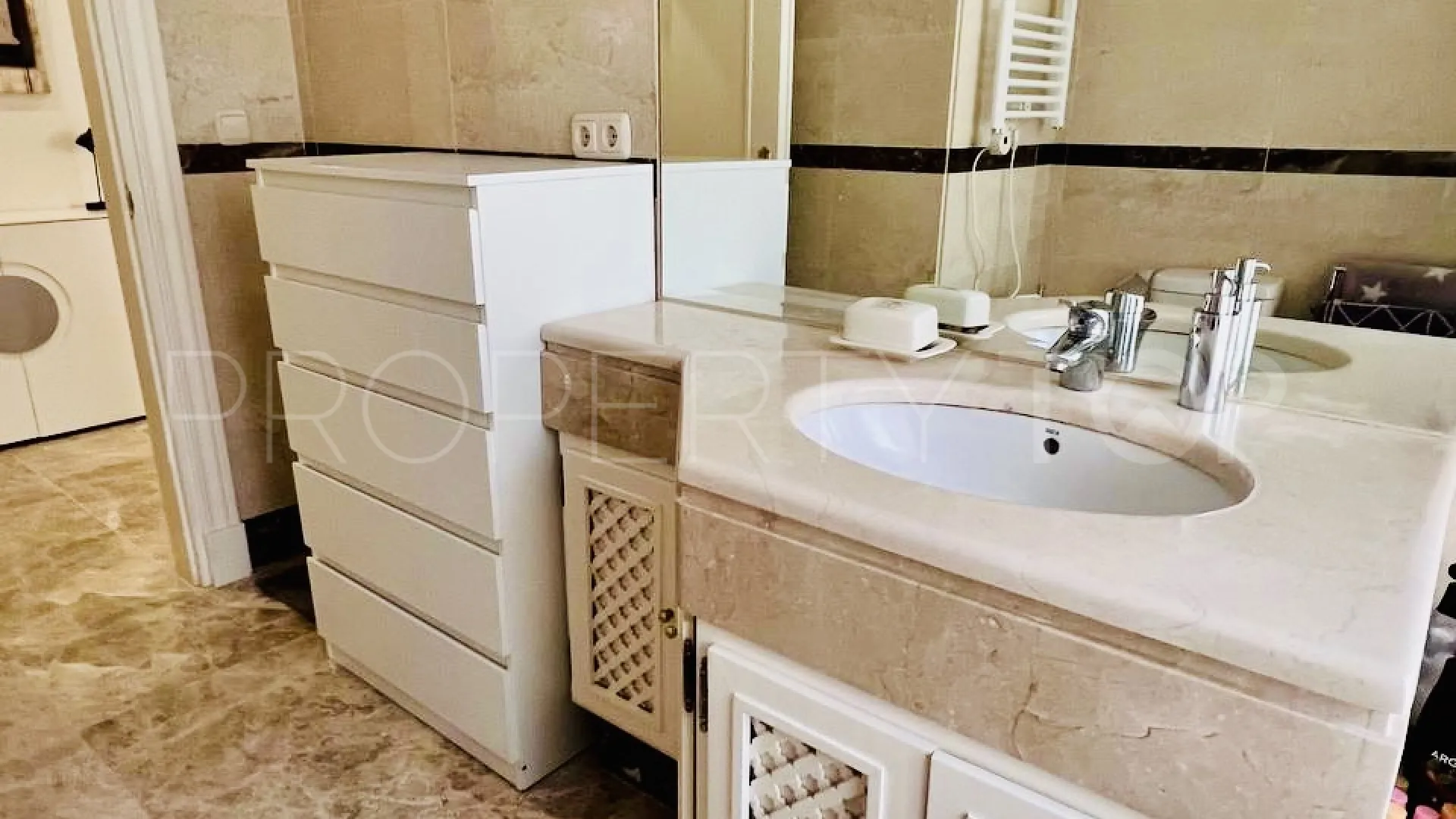Se vende apartamento en Nueva Andalucia de 3 dormitorios
