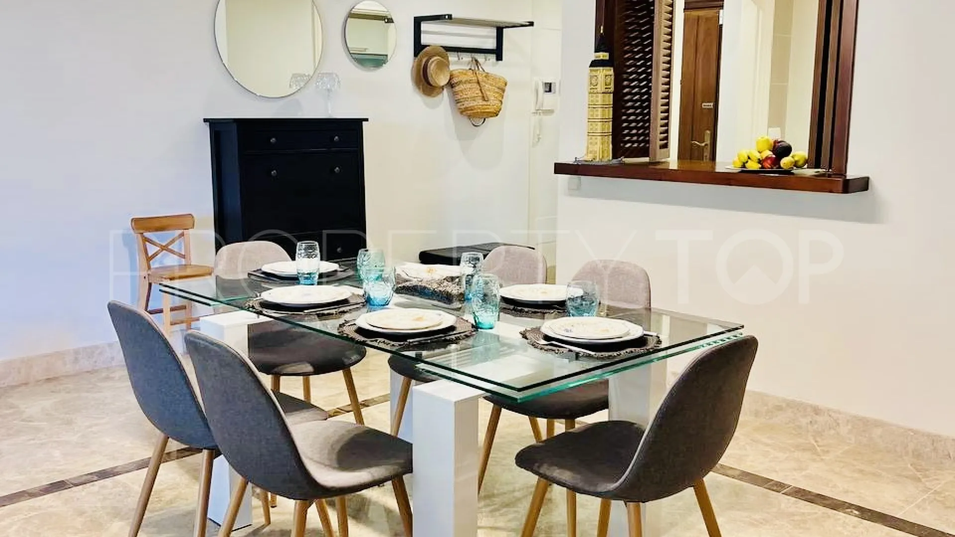 Se vende apartamento en Nueva Andalucia de 3 dormitorios