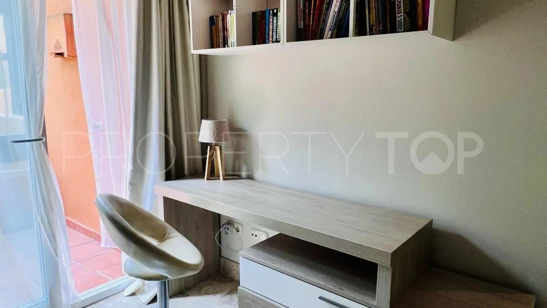 Se vende apartamento en Nueva Andalucia de 3 dormitorios