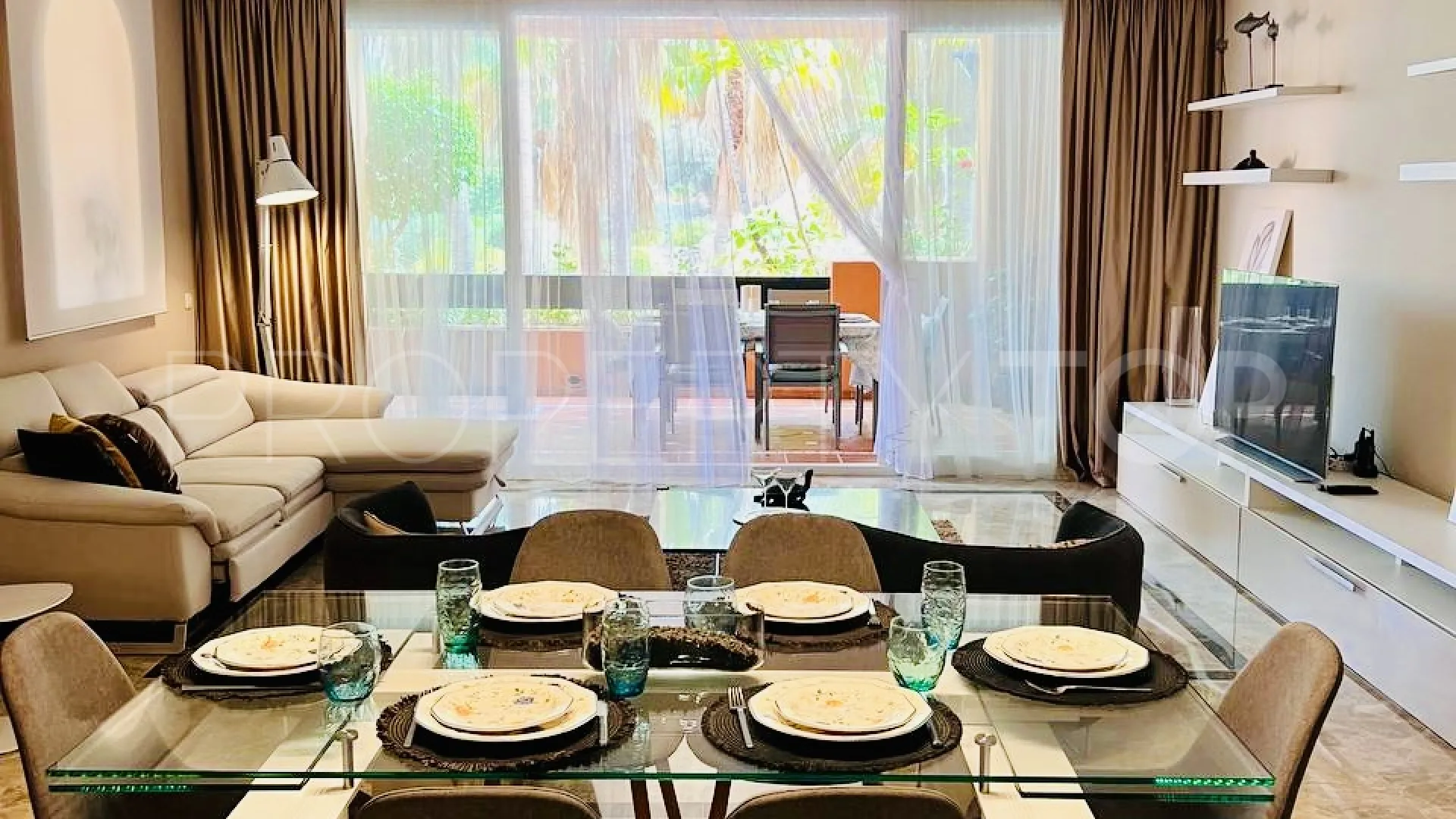 Se vende apartamento en Nueva Andalucia de 3 dormitorios