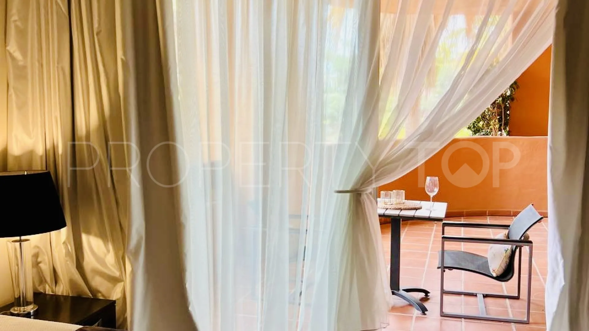 Se vende apartamento en Nueva Andalucia de 3 dormitorios