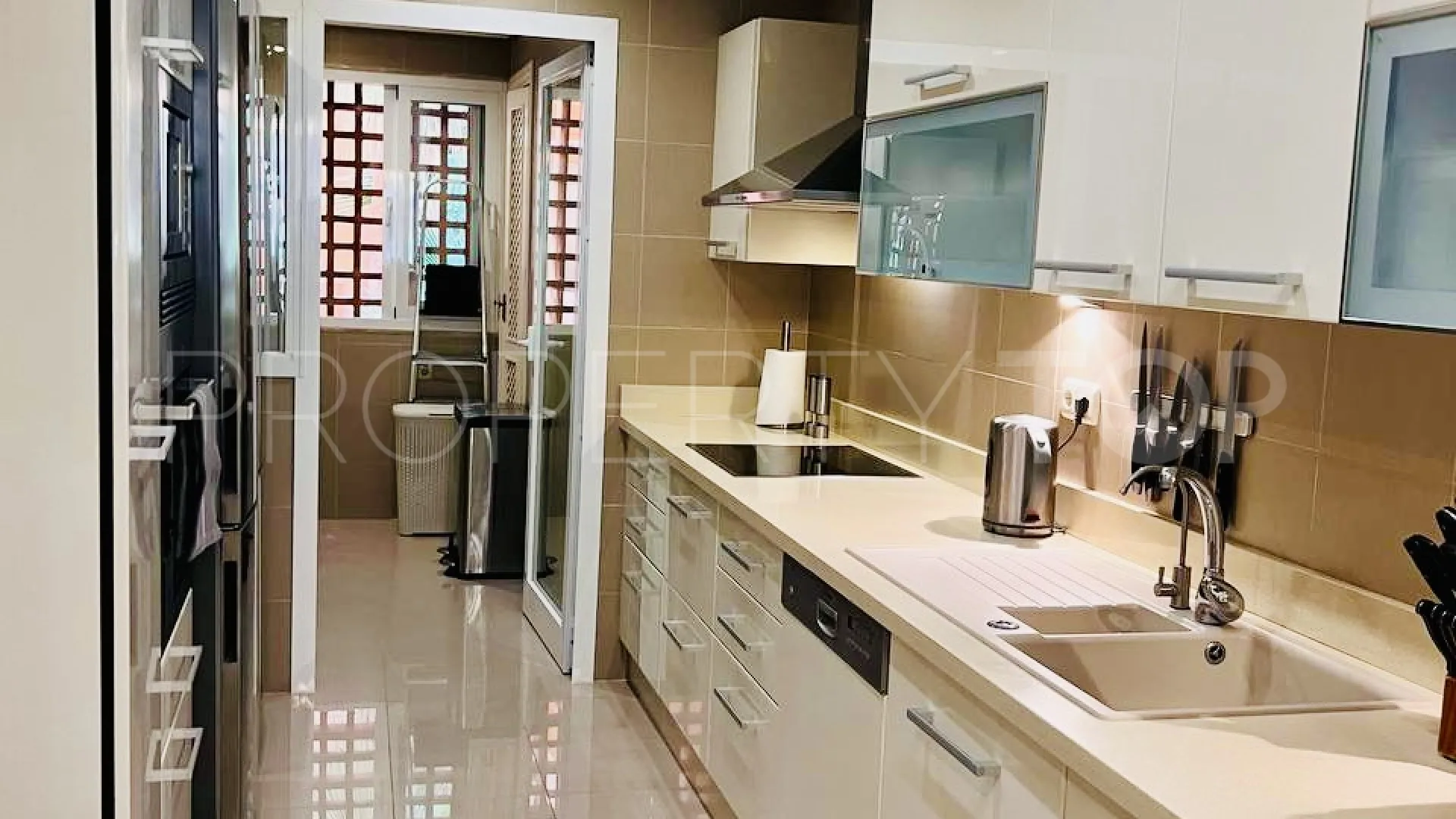 Se vende apartamento en Nueva Andalucia de 3 dormitorios