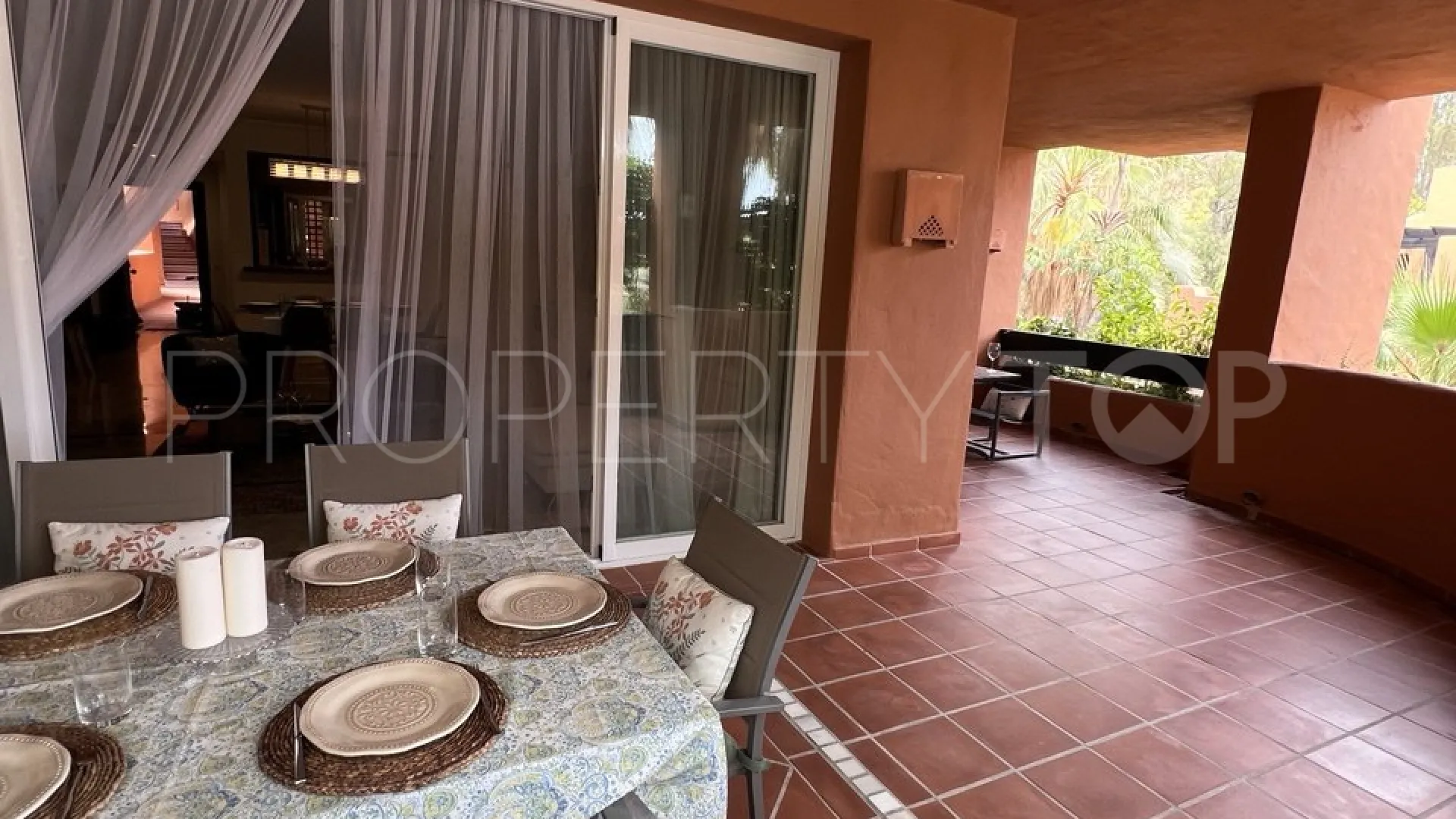 Se vende apartamento en Nueva Andalucia de 3 dormitorios