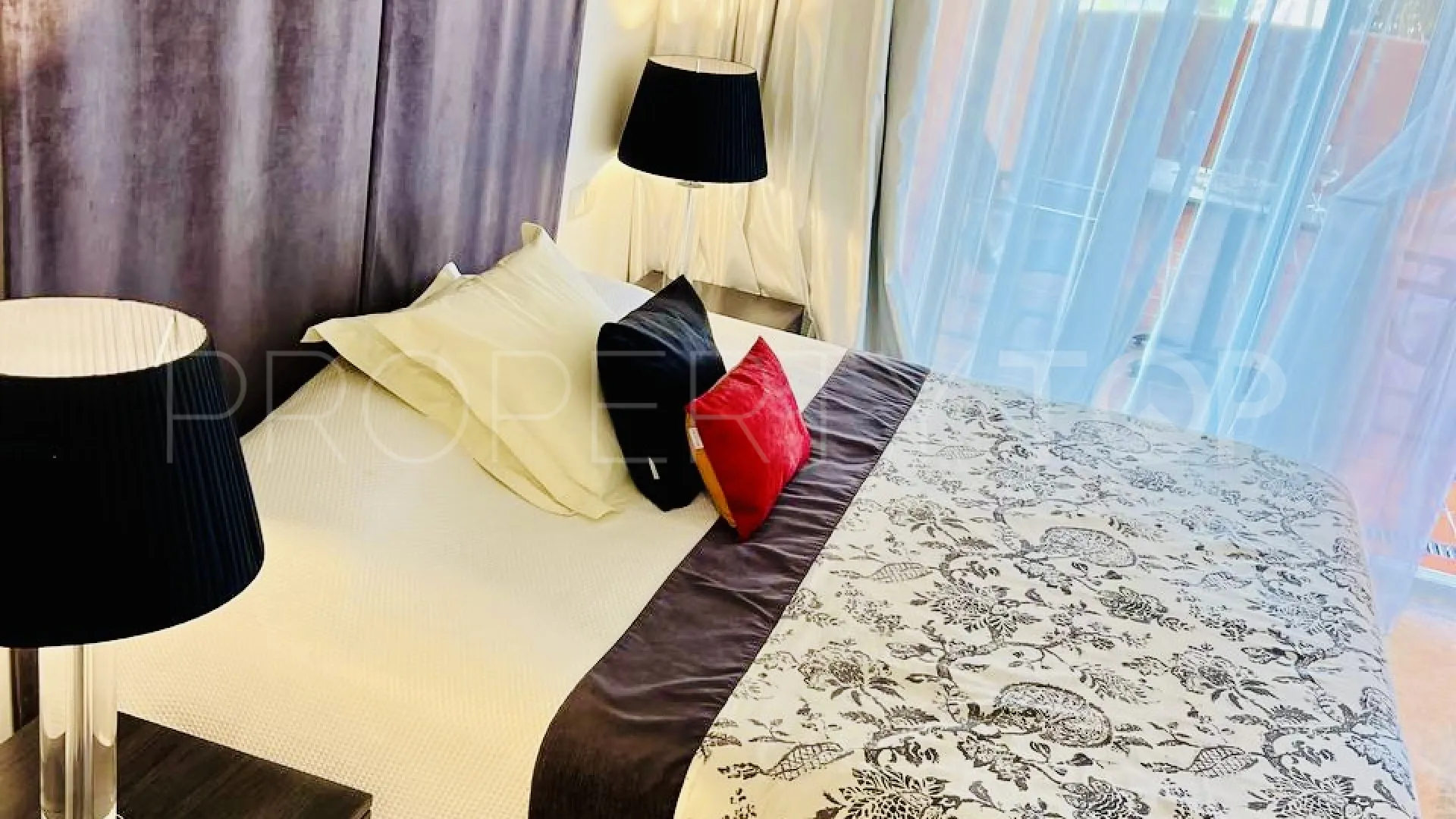 Se vende apartamento en Nueva Andalucia de 3 dormitorios