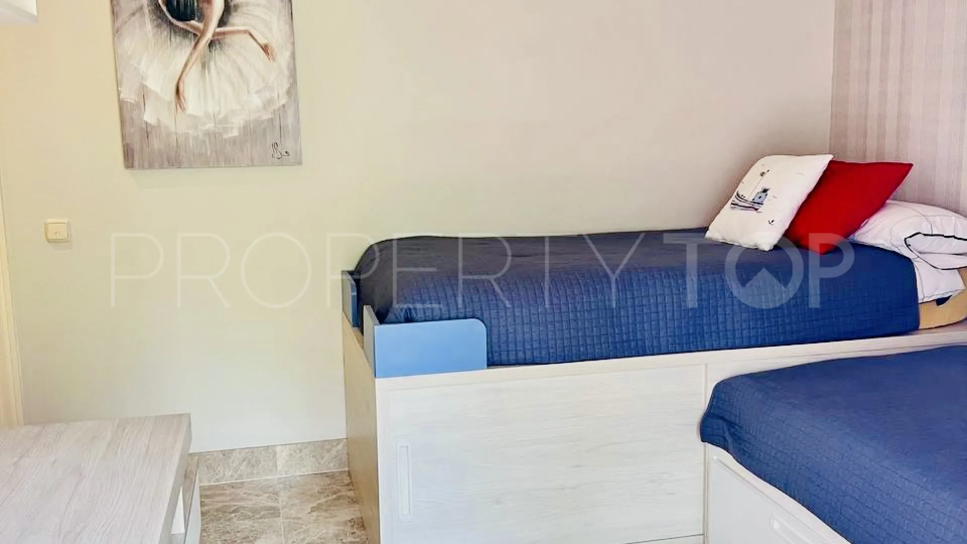 Se vende apartamento en Nueva Andalucia de 3 dormitorios