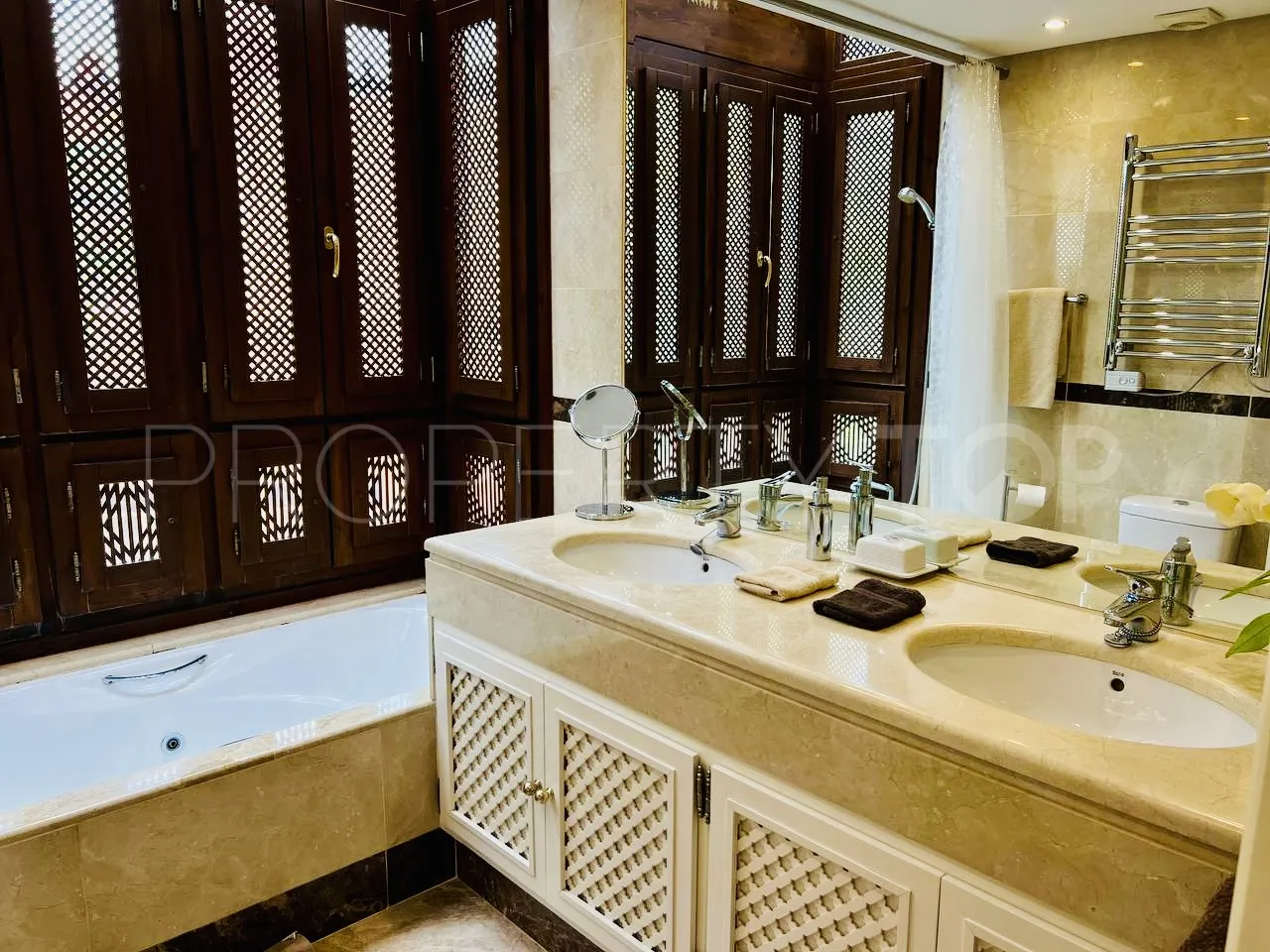 Se vende apartamento en Nueva Andalucia de 3 dormitorios