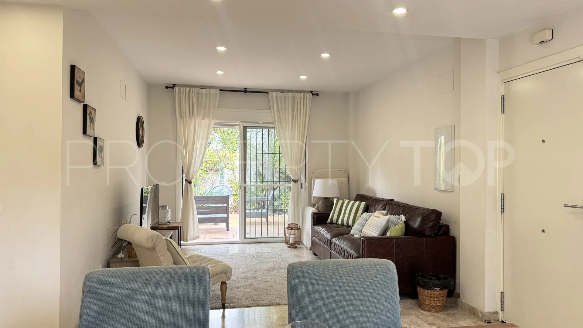 Apartamento planta baja con 2 dormitorios en venta en Nueva Andalucia