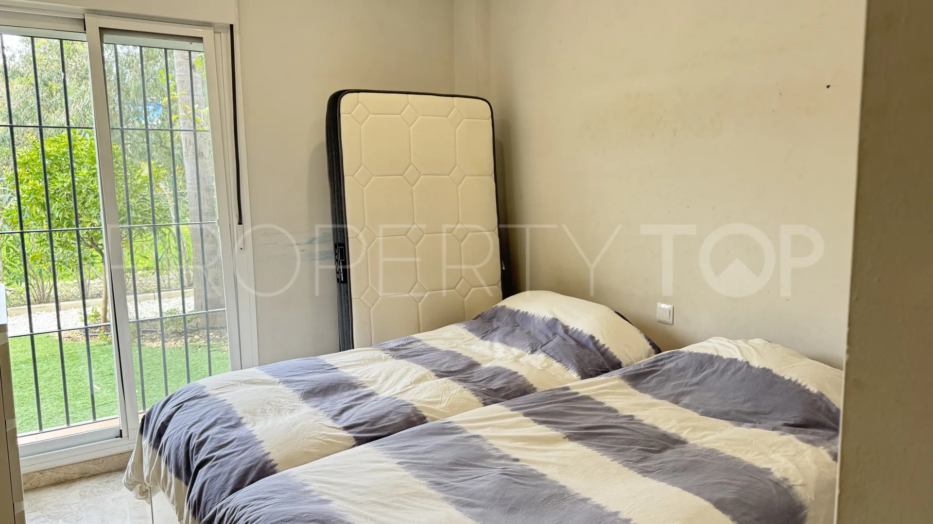 Apartamento planta baja con 2 dormitorios en venta en Nueva Andalucia