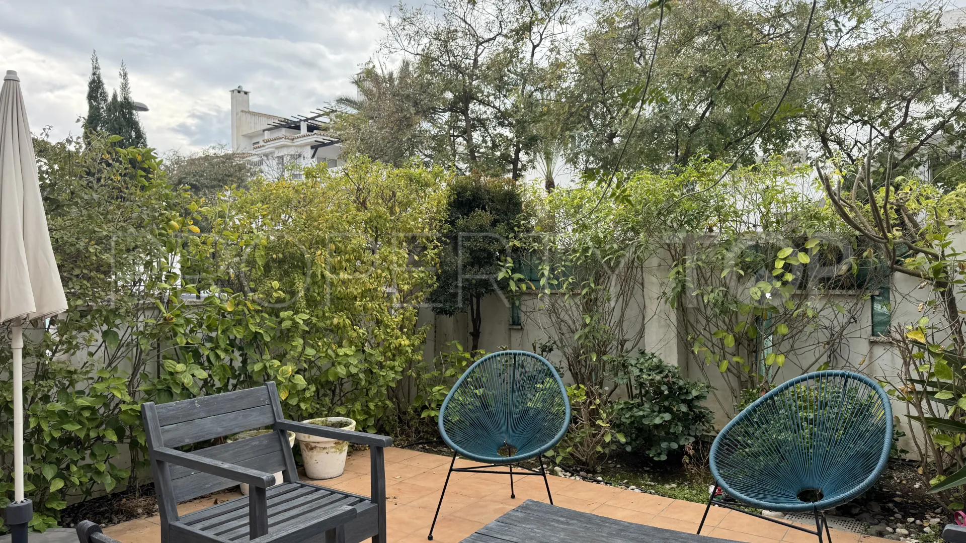 Apartamento planta baja con 2 dormitorios en venta en Nueva Andalucia