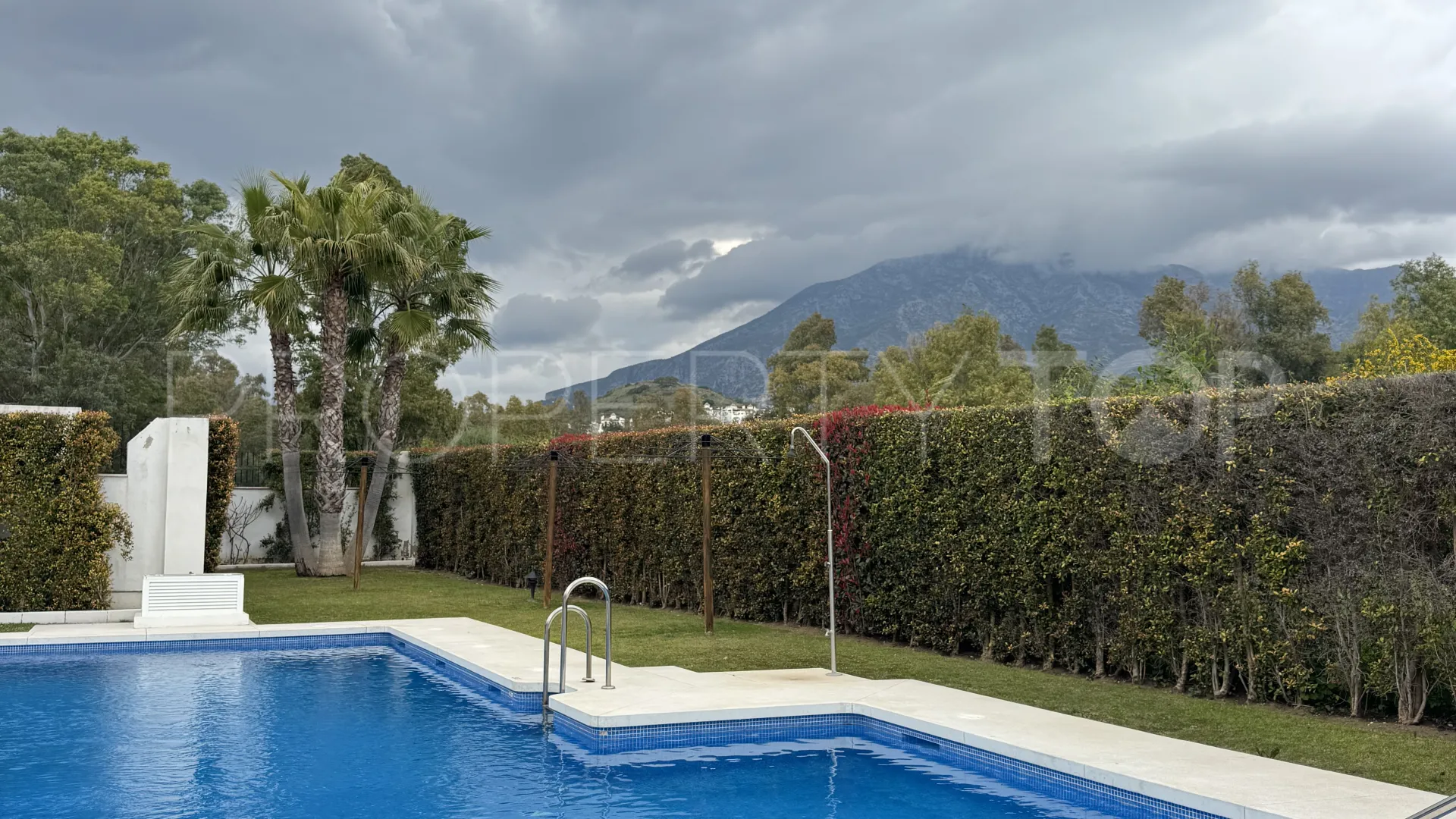 Apartamento planta baja con 2 dormitorios en venta en Nueva Andalucia