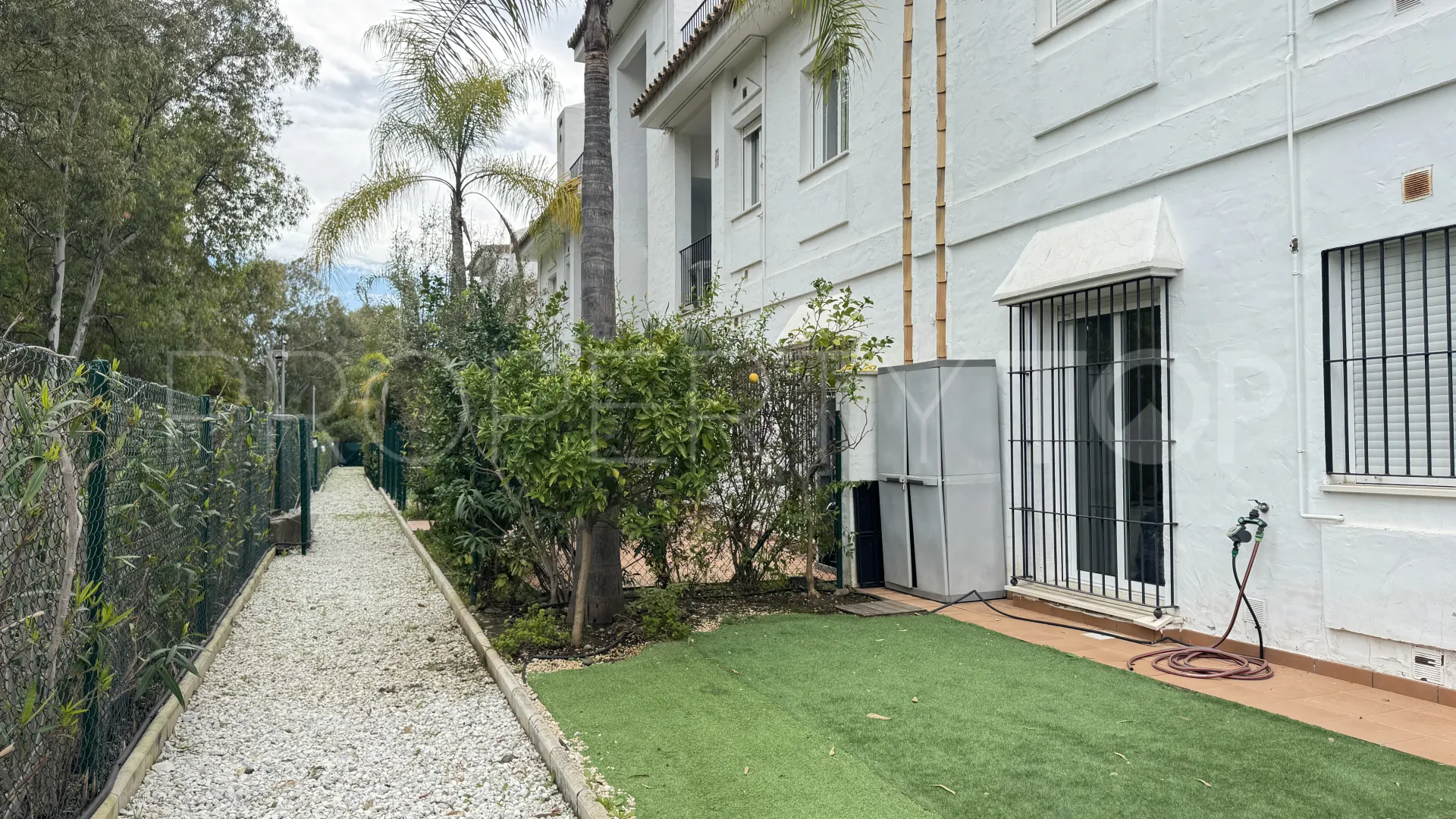 Apartamento planta baja con 2 dormitorios en venta en Nueva Andalucia