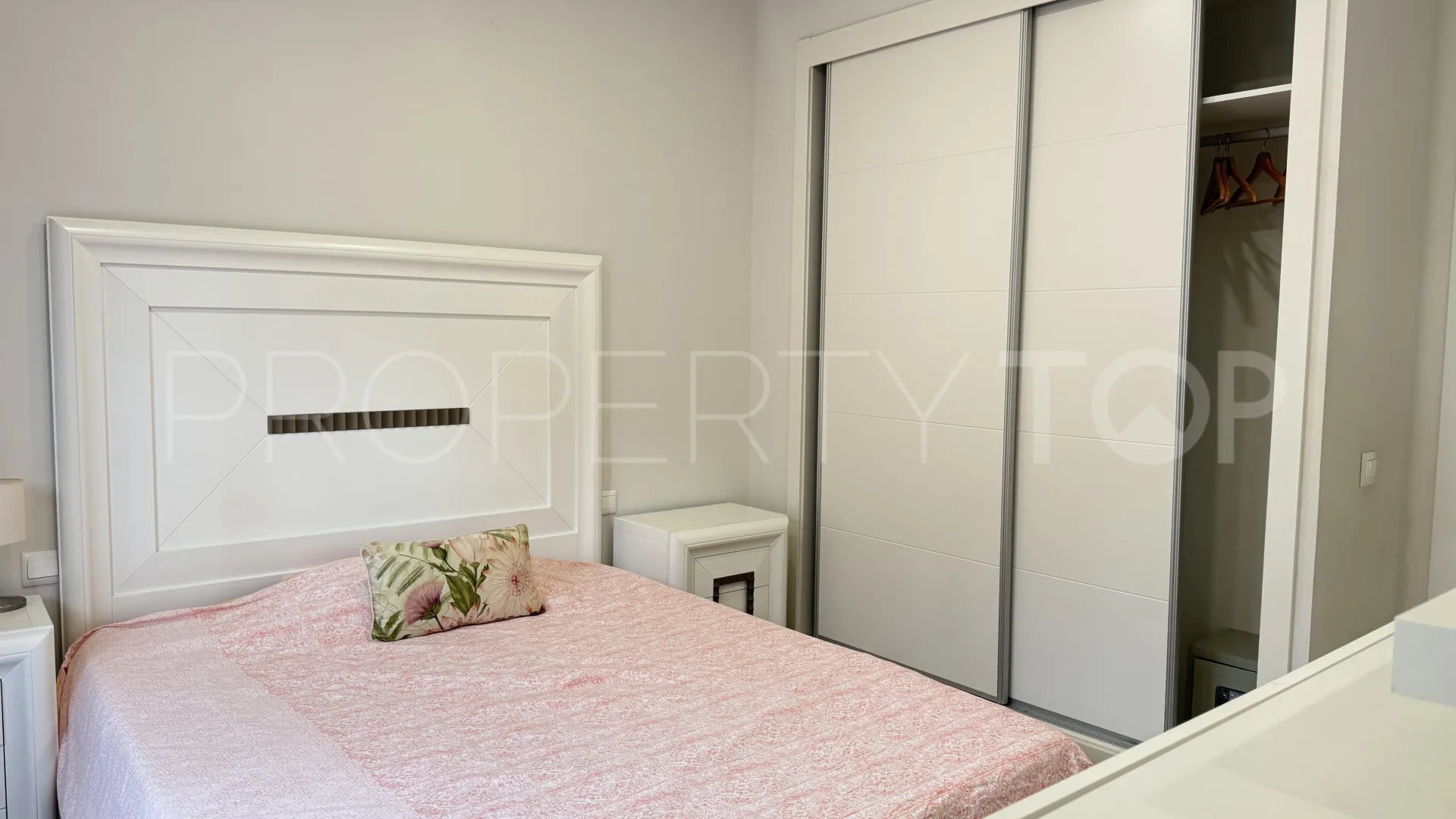 Apartamento planta baja con 2 dormitorios en venta en Nueva Andalucia