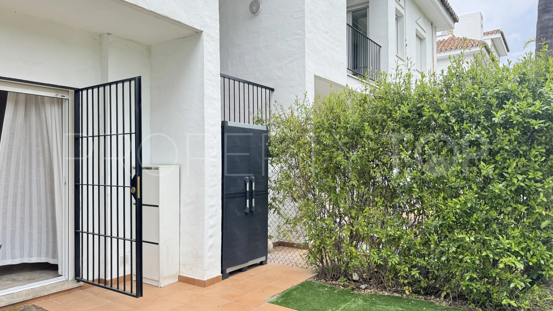 Apartamento planta baja con 2 dormitorios en venta en Nueva Andalucia