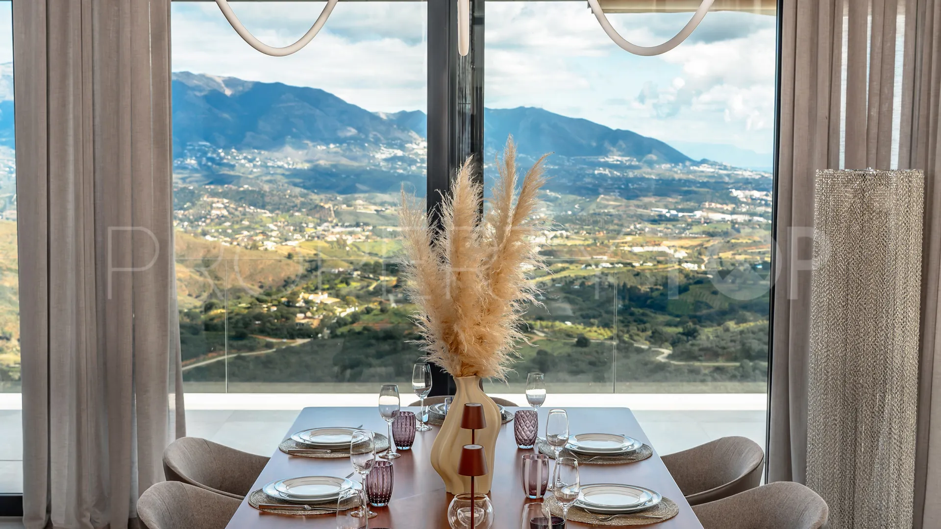 Villa de 6 dormitorios en venta en Marbella Este