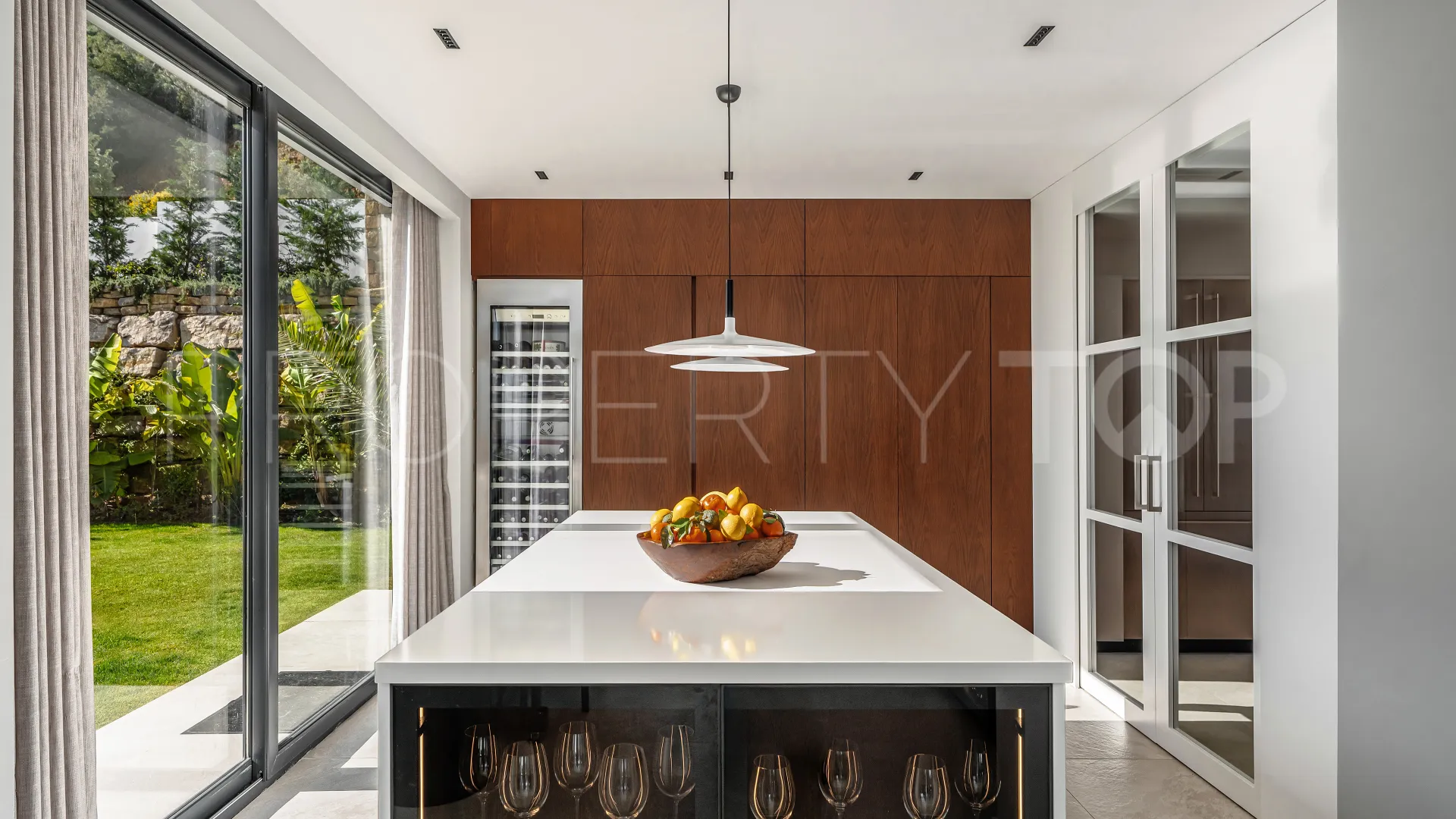 Villa de 6 dormitorios en venta en Marbella Este