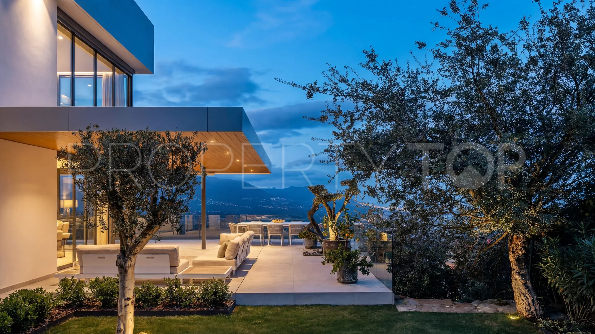 Villa de 6 dormitorios en venta en Marbella Este