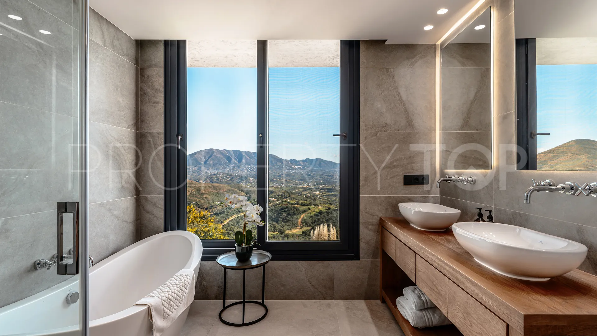 Villa de 6 dormitorios en venta en Marbella Este