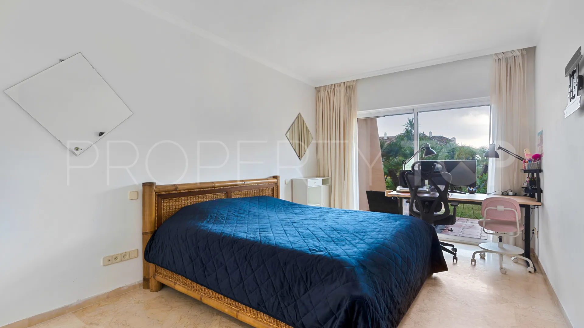 Apartamento planta baja en venta en Sierra Blanca con 3 dormitorios