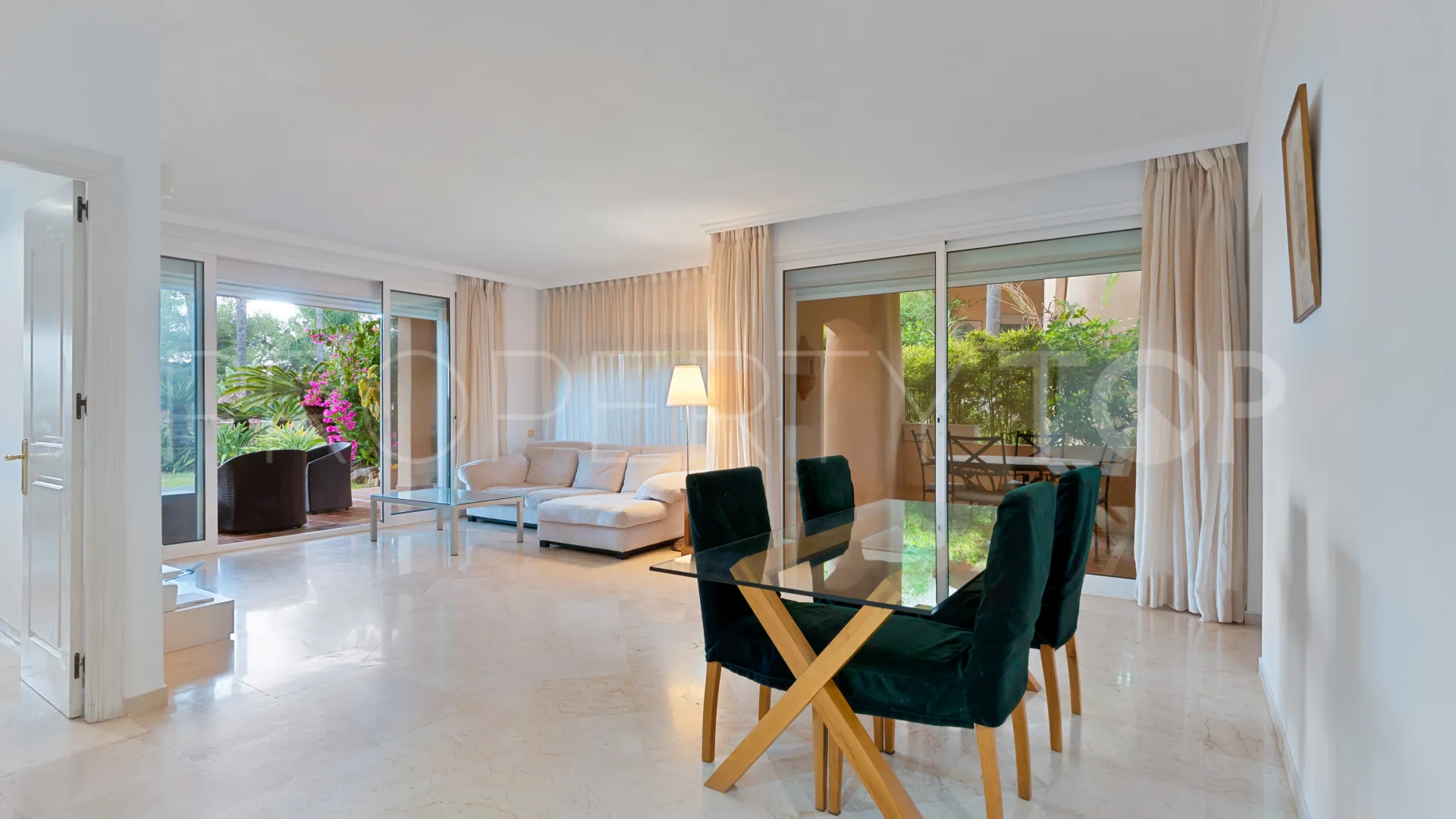 Apartamento planta baja en venta en Sierra Blanca con 3 dormitorios