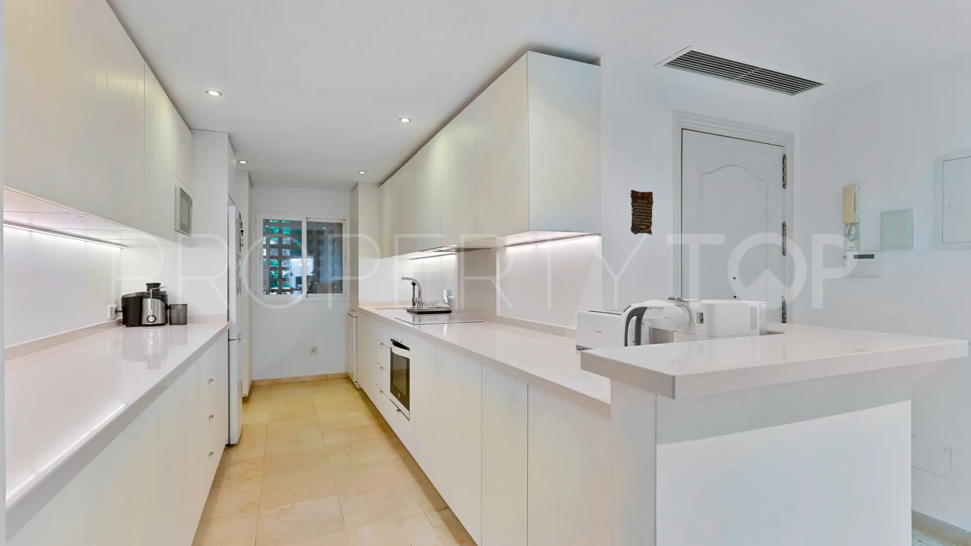 Apartamento planta baja en venta en Sierra Blanca con 3 dormitorios
