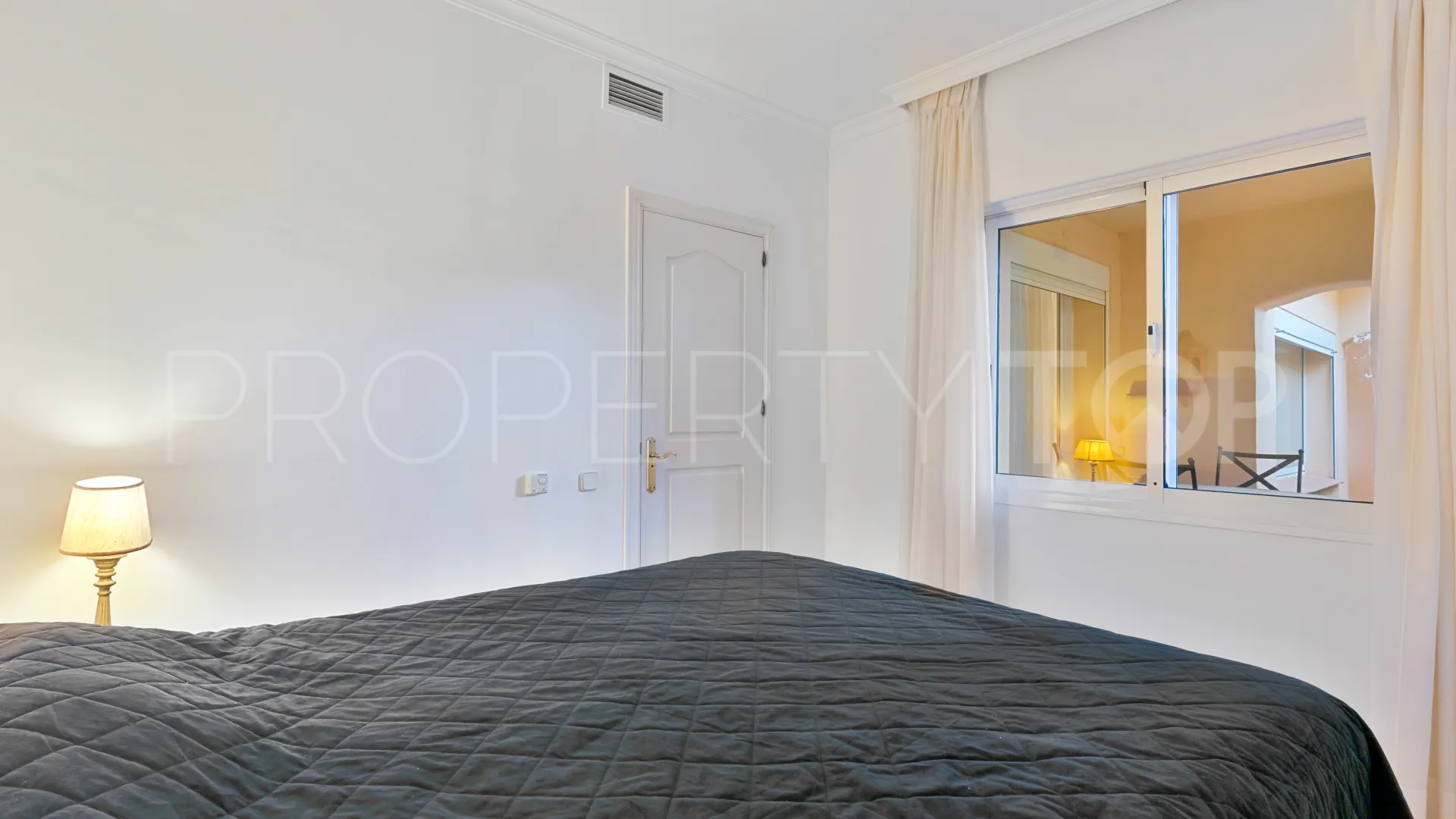 Apartamento planta baja en venta en Sierra Blanca con 3 dormitorios