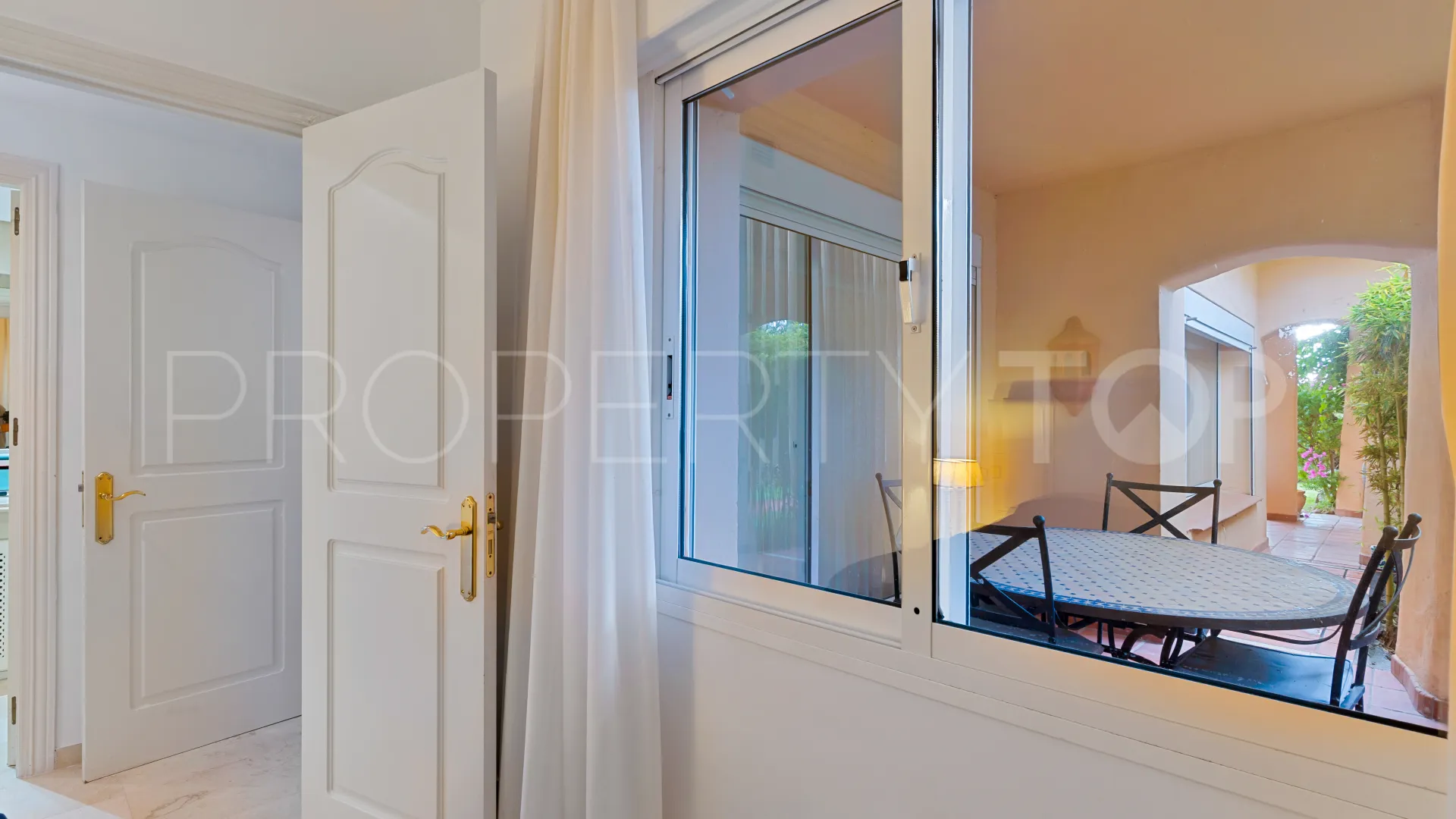 Apartamento planta baja en venta en Sierra Blanca con 3 dormitorios